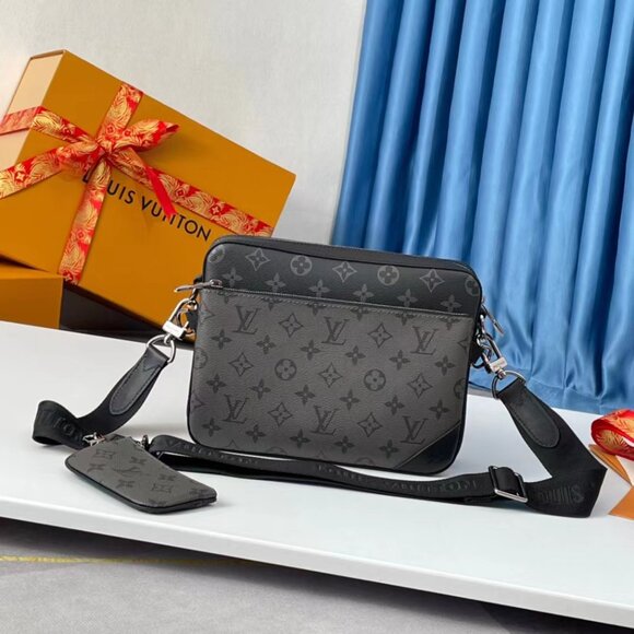 Louis Vuitton Trio 3-in-1 Messenger Bag Hand Holding Shoulder Messenger Bag - Picture 1 of 9